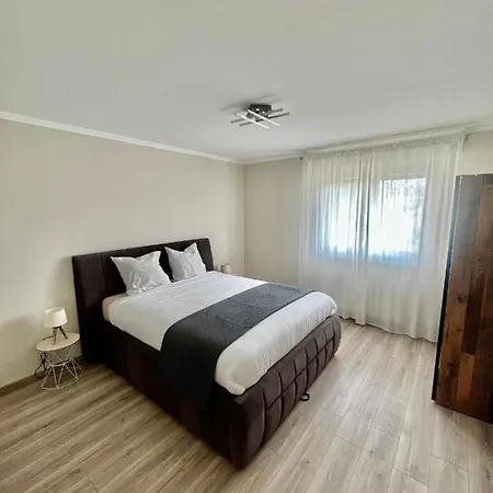 A 10 Min Du Centre De Netflix Apartamento